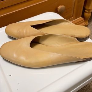 Vince Levins V-Cut Leather Slip On Mule Sand 7.5